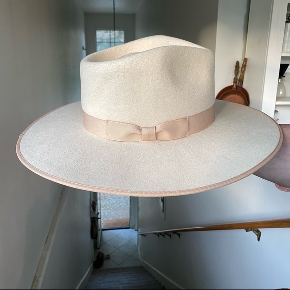 Lack of Color. Ivory Rancher - Picture 3 of 8